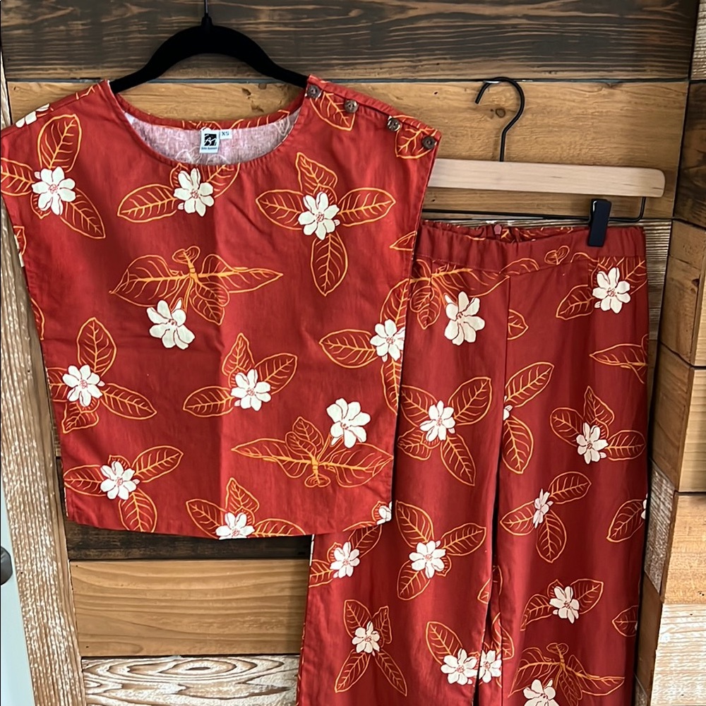 Sig Zane Red floral top and pants set
